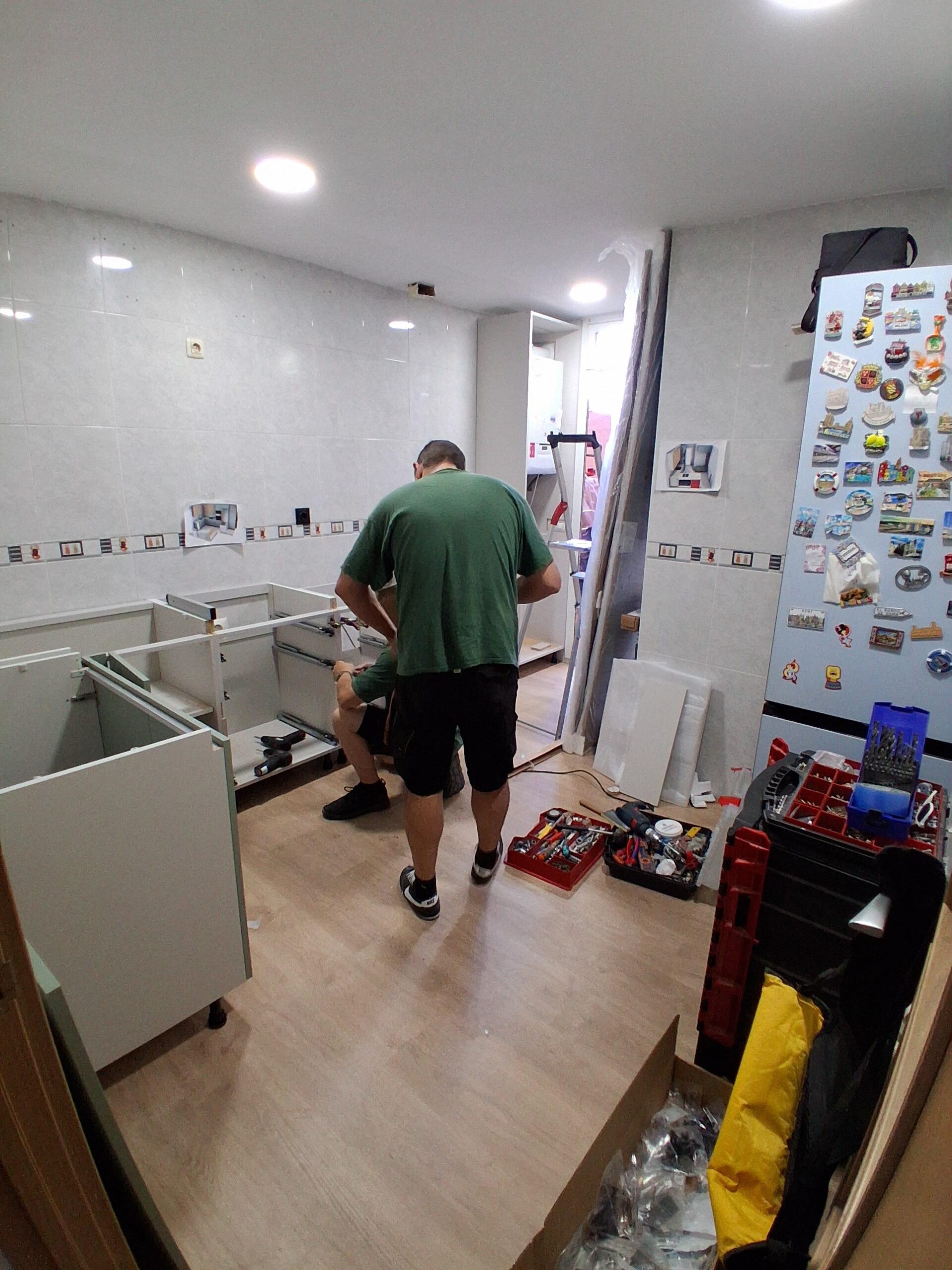 Proyecto de reforma completa de cocina incluyendo mobiliario y equipamiento