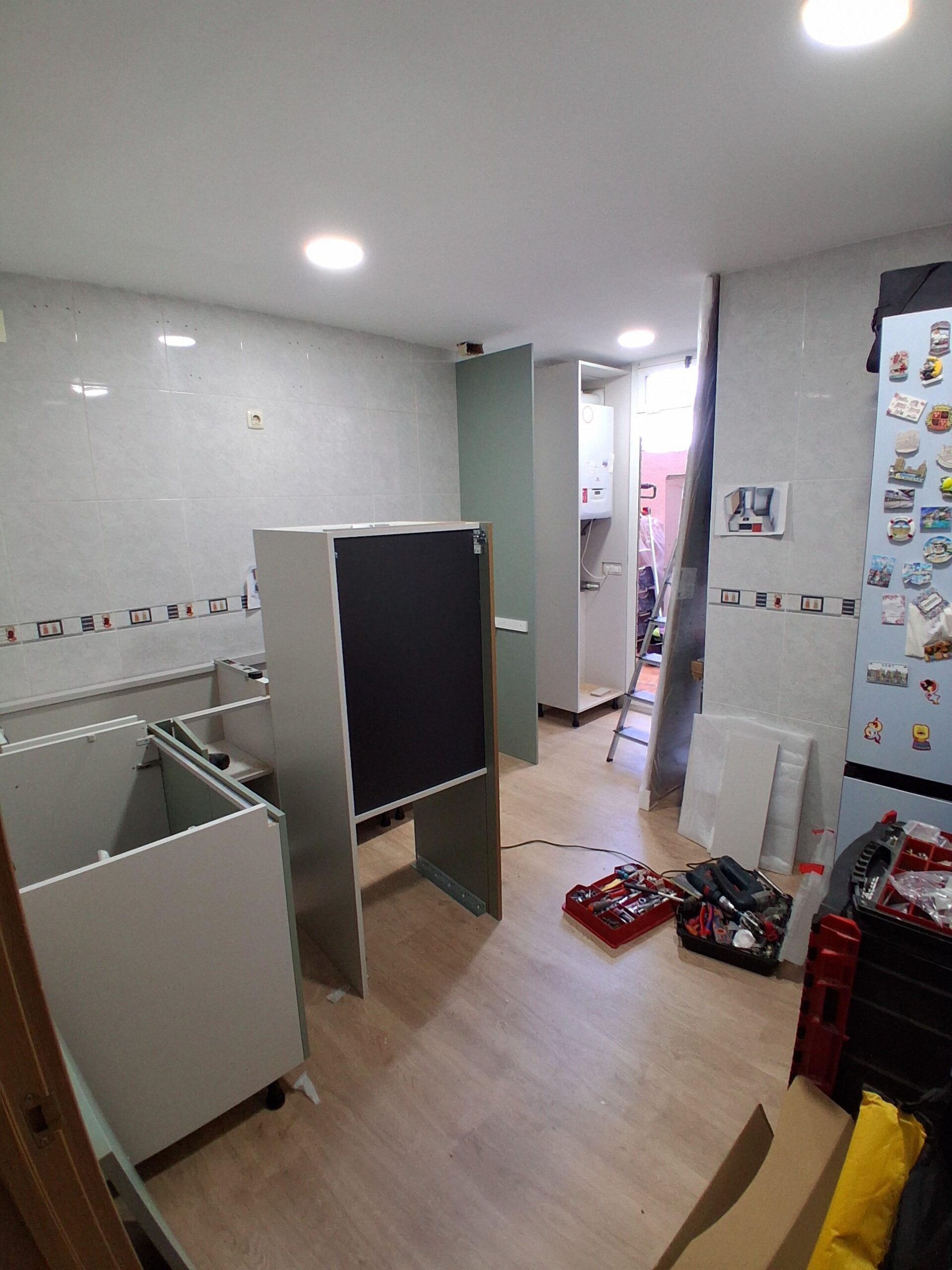 Exposición de muebles de cocina y mobiliario de hogar en Arganda del Rey